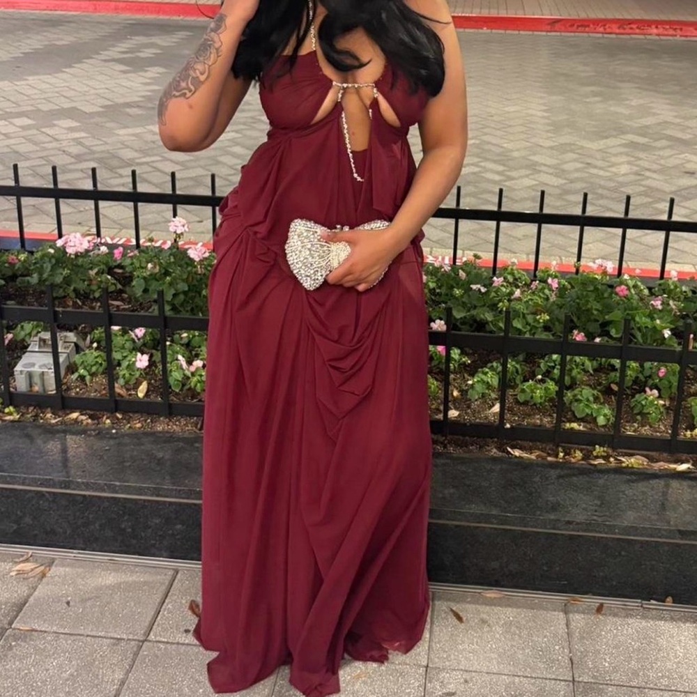 Elegant Burgundy Evening Gown with Rhinestone Accent